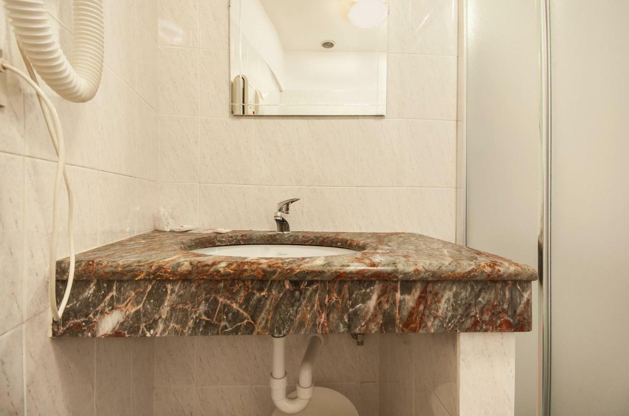 Single Room,1209473362:JPEG